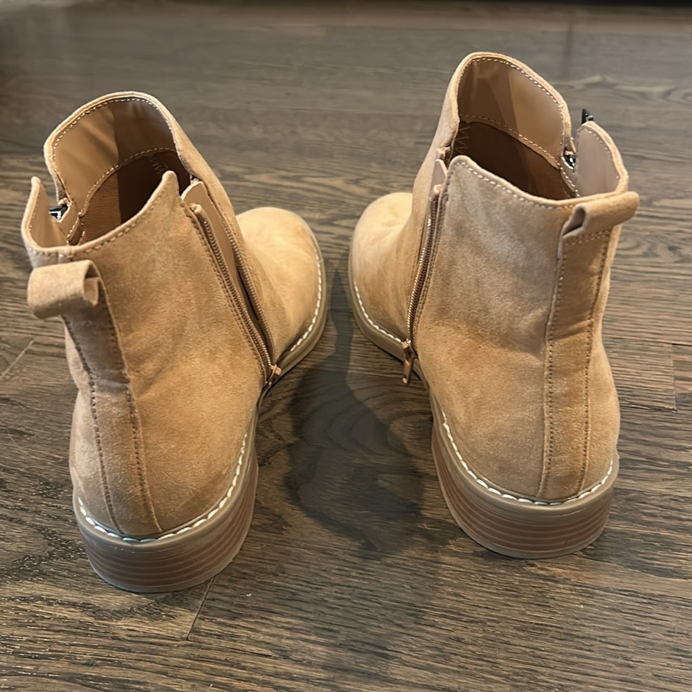 Like NEW Tan Suede Ankle Boots - Picture 4 of 4
